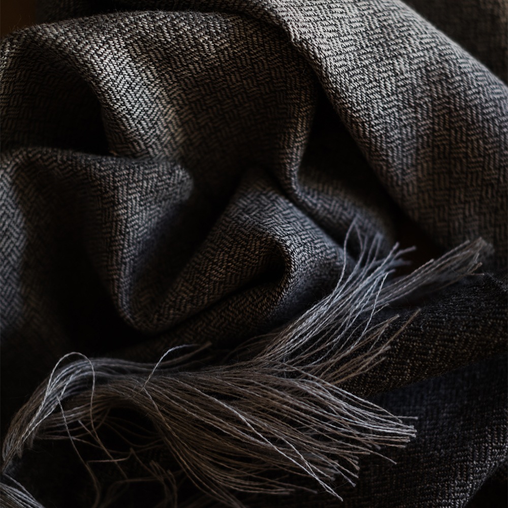 Cashmere Noir and Oud Fragrance Oil image number null