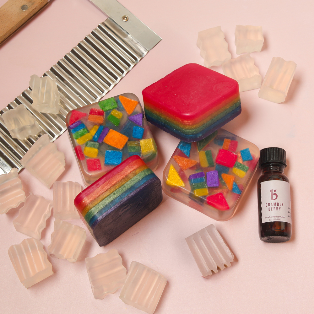 Layers and Confetti Melt and Pour Maker Kit image number null
